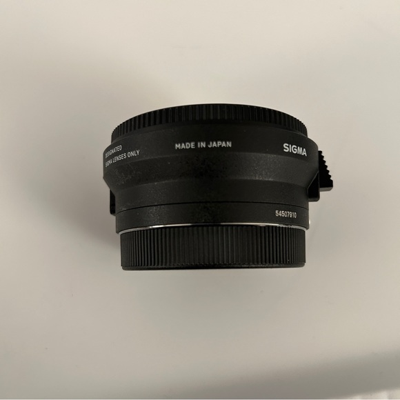 Sigma for Canon Mount Converter MC-11 For Use With Canon SGV Lenses for Sony E - Picture 4 of 6